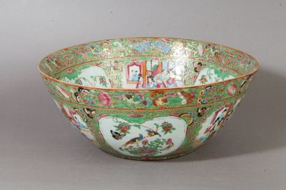 null Chine, fin XIXe siècle

Grand bol à punch en porcelaine de Canton, à décor en...