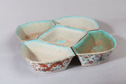 null Chine, début XXe siècle

Cinq raviers en porcelaine formant une fleur, en porcelaine...