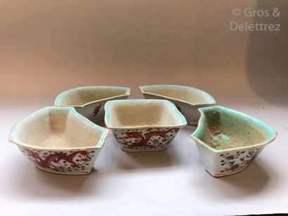 null Chine, début XXe siècle

Cinq raviers en porcelaine formant une fleur, en porcelaine...