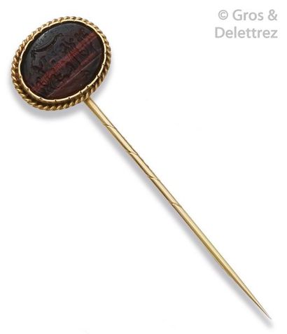 null 14K yellow gold tie pin, decorated with an intaglio on agate representing a...