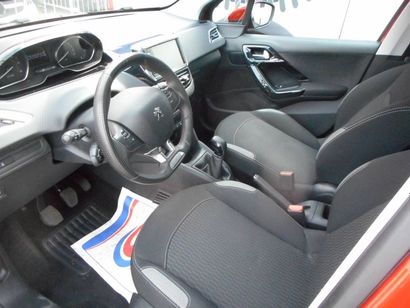 Peugeot 208 Blue HDI • immat DV-365-JK
• du 31/08/2015
• GO
• 4 CV
• 107794 km