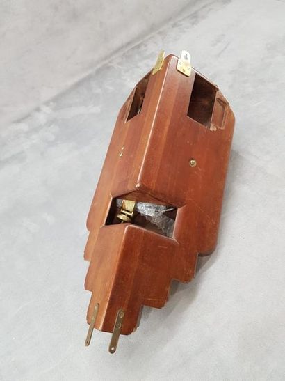 null BULLE CLOCK breveté S.G.D.G PATENTED

Pendule d'angle à fixer en bois, mouvement...