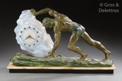null MAX LE VERRIER, modèle de

Epreuve en bronze à patine verte figurant un homme...