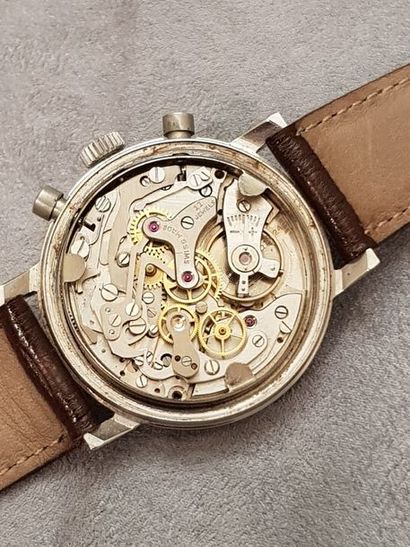 null SADA CHRONOGRAPHE vers 1950

Montre acier, bracelet cuir, fonction chronographe...