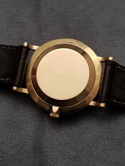 null MOVADO vers 1960

Montre or jaune 0,750, bracelet cuir, mouvement mécanique...