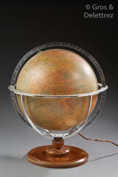null TRAVAIL FRANCAIS 1940

Globe-terrestre lumineux, dressé par J. Forest géographe,...