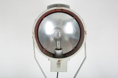 null TRAVAIL INDUSTRIEL

Grande lampe projecteur sur piétement tripode en bois et...