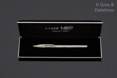 null BIC 
Rare stylo à bille en argent 925 dans son coffret
