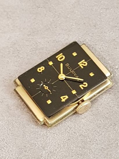 null BULOVA vers 1950

Montre goldfilled de fabrication USA, bracelet cuir, mouvemnet...