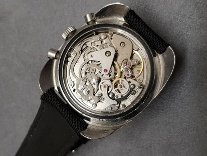 null YEMA FLYGRAF vers 1970

Montre acier, bracelet toile et synthetique, fonction...