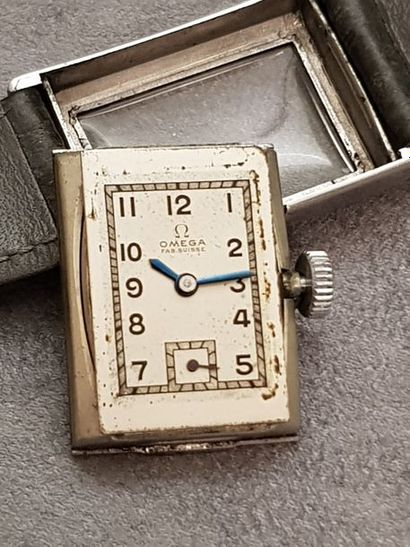 null OMEGA vers 1930/40

Montre acier, bracelet cuir, mouvement mécanique Omega sous...