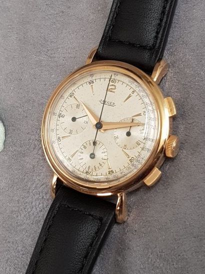 null JAEGER VERS 1940/50

Montre or rose 0,750, bracelet cuir, fonction chronographe...