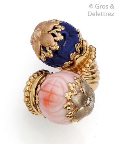 null Important " Toi and Moi " ring in yellow gold, adorned with coral and lapiz...