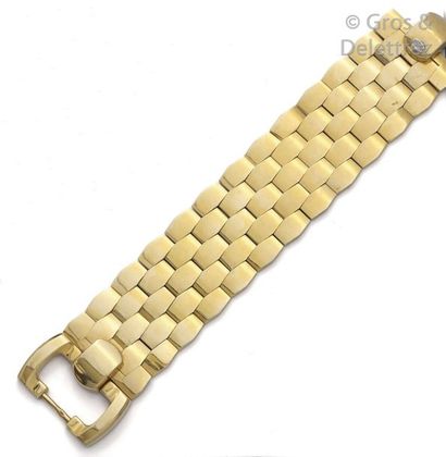 null Bracelet «?Manchette?» en or jaune, composé de cinq rangs de maillons articulés....