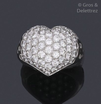 REPOSSI Bague «?Cœur?» en or gris, pavé de diamants taillés en brillant, l’anneau...