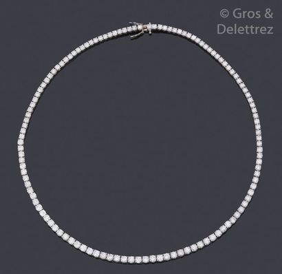 null Necklace " Rivière " in very slight drop of brilliant-cut diamonds. Total weight...