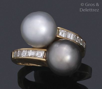 null Yellow gold " Croisée " ring, adorned with two Tahitian grey cultured pearls...