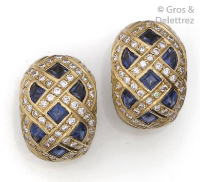 ALDEBER Pair of yellow gold earrings decorated with crosspieces set with brilliant-cut...