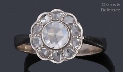 null Ring in 14K white gold, adorned with a diamond cut in pink on a paillon in a...