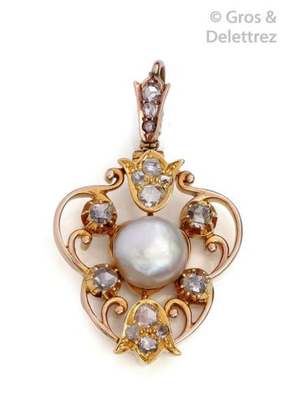 null Pendant " Volutes " in yellow gold, adorned with a button pearl in an openwork...