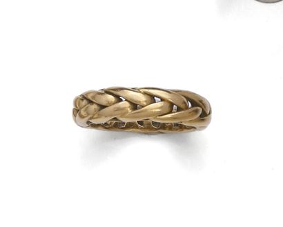 null Twisted yellow gold ring. Tour of doigt : 54. P. 8g.