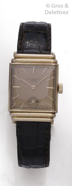 PATEK PHILIPPE Circa 1940 - Rose gold wristwatch, rectangular case decorated with...