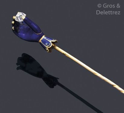 null Charming yellow gold tie pin, adorned with an enamelled hand holding a cushion...