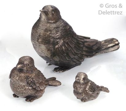 BUCCELATTI Lot de trois oiseaux en argent finement sculpté et gravé. P. Brut?: 1...