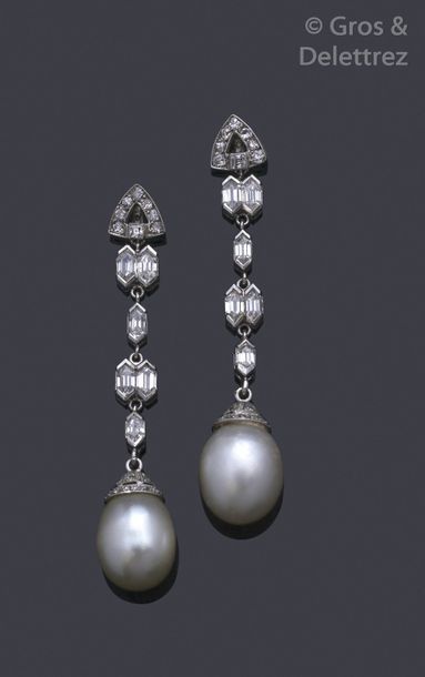 Travail Français des années 1925/30 Rare and beautiful pair of platinum earrings,...