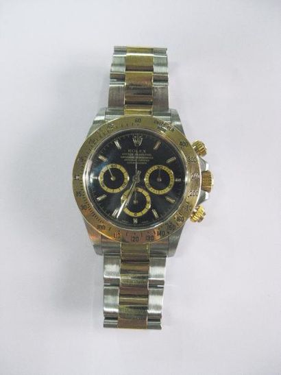 ROLEX "Daytona" Bracelet montre chronographe en or jaune et acier, cadran noir à...