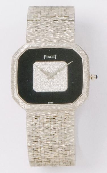 PIAGET Bracelet montre en or gris, cadran orné d'un pavage de diamants dans un entourage...