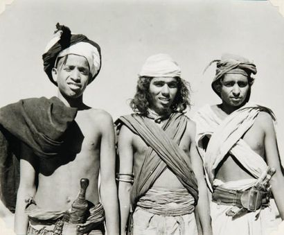 Yémen du Sud, c. 1930-1950 Ensemble de deux albums: Aden. Ras Morbad. Marchés. Scènes...