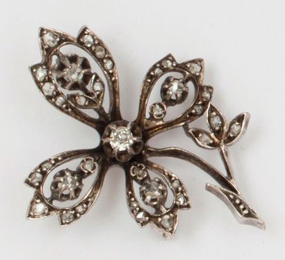 null Broche «?Fleur?» en or jaune et argent, sertie de diamants taillés en rose....