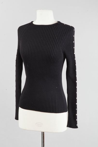 CELINE Pull en lainage côtelé noir, col montant, épaules et manches longues ornées...