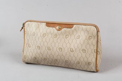 Christian DIOR Pochette 27cm en toile siglée alvéolée beige et veau noisette, fermeture...