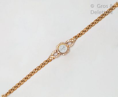 MAUBOUSSIN Bracelet montre de dame en or jaune, boîtier hexagonal serti de diamants...