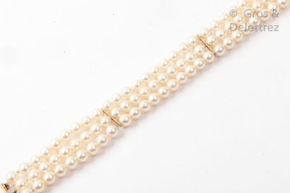 null Bracelet composed of three rows of cultured pearls alternating with golden metal...