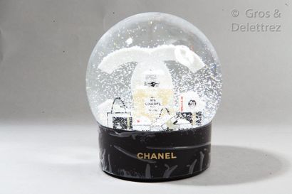 CHANEL *Motorized XL snowball, black resin base, inside a large red bottle n°5, preceding...