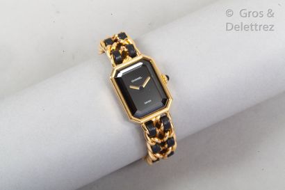 CHANEL SWISS MADE N°U.R.67783

*Watch " Première " gold-plated, 20mm black dial,...