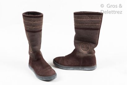 CHANEL *Pair of boots in woollen skin and cocoa suede, calf topped with the logo,...