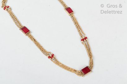 CHANEL par Robert Goossens Circa 1960

* Three-row gold-plated metal chain belt,...