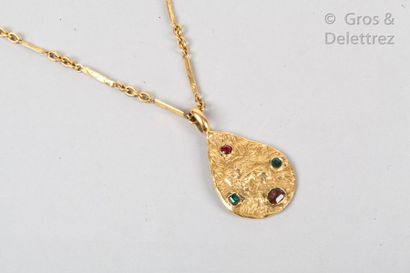 CHANEL par Robert Goossens Circa 1960

*Necklace gilt metal chain interspersed with...