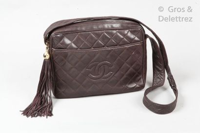 CHANEL par Karl LAGERFELD Circa 1980 *Bag 28cm quilted lamb leather coffee, zipper...