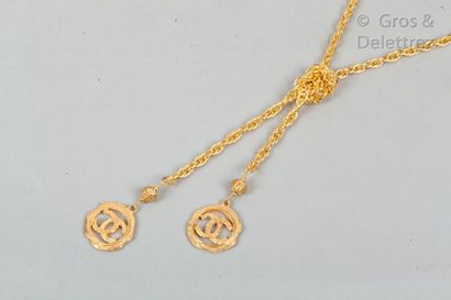 CHANEL par Karl LAGERFELD *Golden metal chain necktie necklace ending with two signed,...