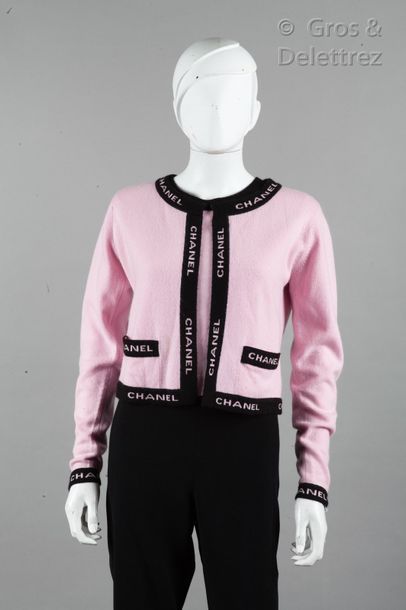 CHANEL par Karl LAGERFELD 1995 Cruise Collection

*Twin-set in 100 % pink cashmere...