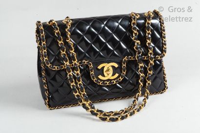CHANEL par Karl LAGERFELD Ready-to-wear Collection Spring/Summer 1995

*Rare bag...