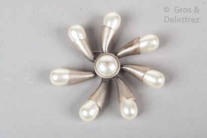 CHANEL Cruise Collection 1999

*Important radiant silver-plated metal brooch, each...