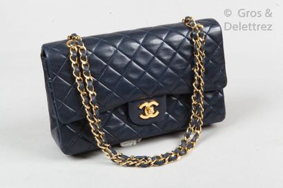 CHANEL Circa 2000

*Bag " Classique " 25cm in navy quilted lambskin leather, golden...