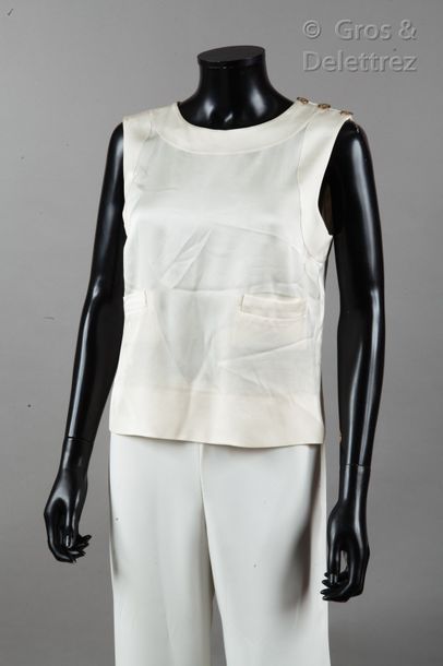 CHANEL par Karl LAGERFELD Spring/Summer 2010 collection Sleeveless top in ivory silk,...