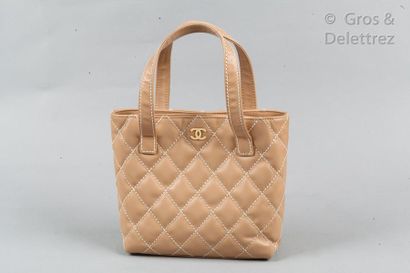 CHANEL Circa 2003 *Beige lamb leather tote bag 24cm with important stitching, double...